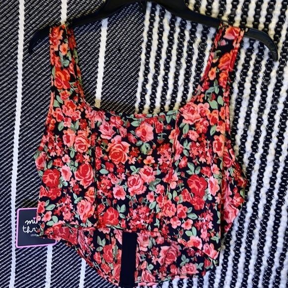 Mixed Threads LA crop top - Picture 2 of 4